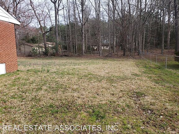 3rd image of 422 Belmont Dr