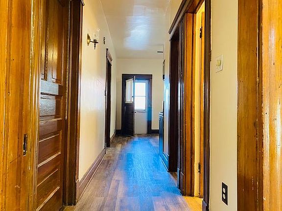 2nd image of 1410 W Cornelia Ave #2