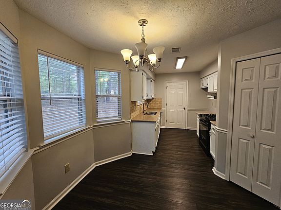 3rd image of 40 Peachtree Way