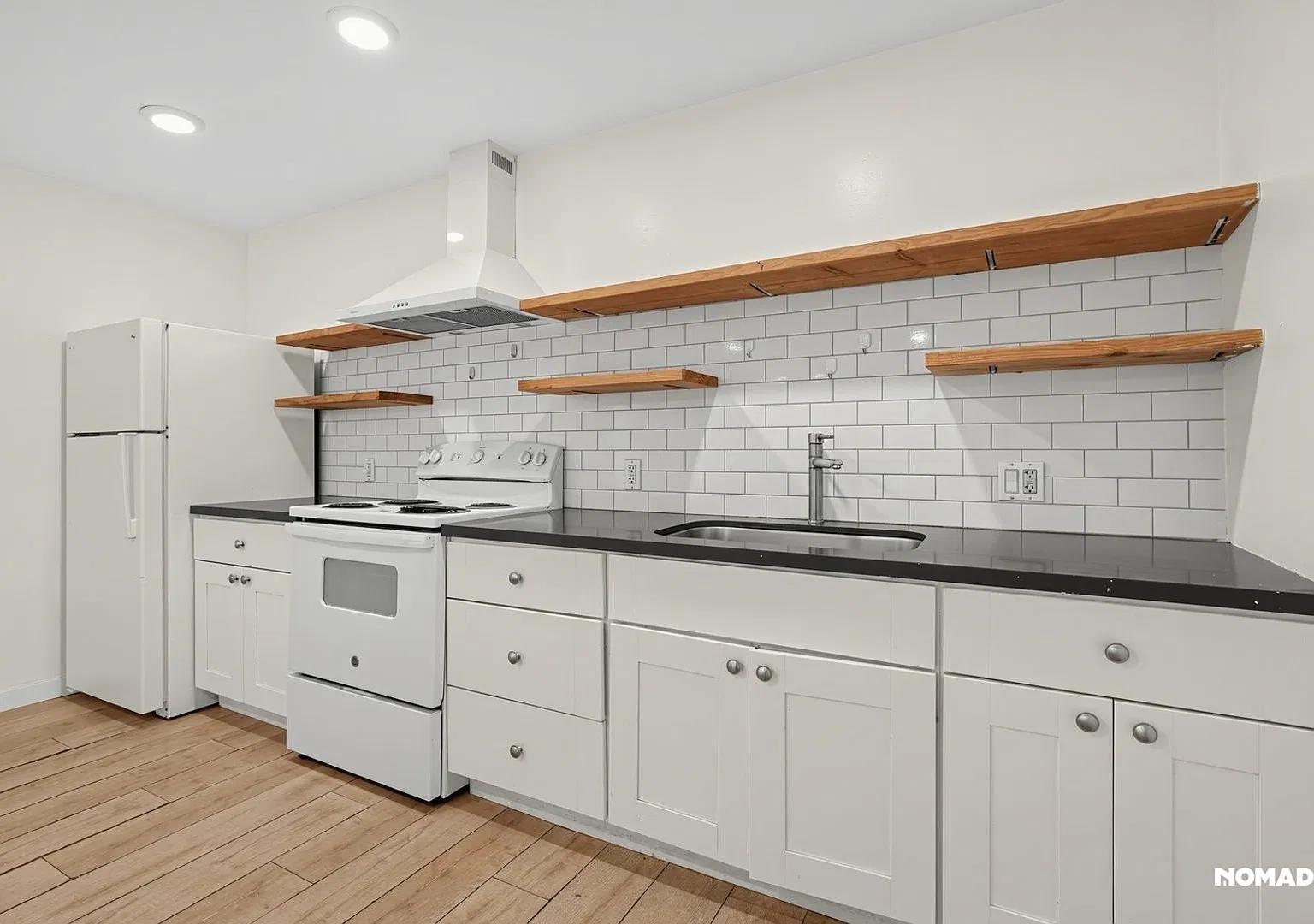 Charming 2BR Duplex in Long Beach — Photo 1