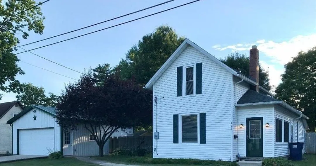 123 N Center St photo 1