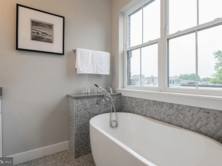 1003 Girard St NW #B — Photo 6