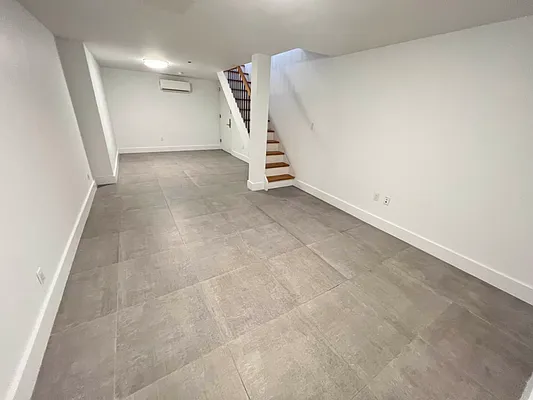 Rented by Tapiro Realty | media 10