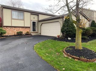 4571 Roundtree Rd, Hamburg, NY 14075