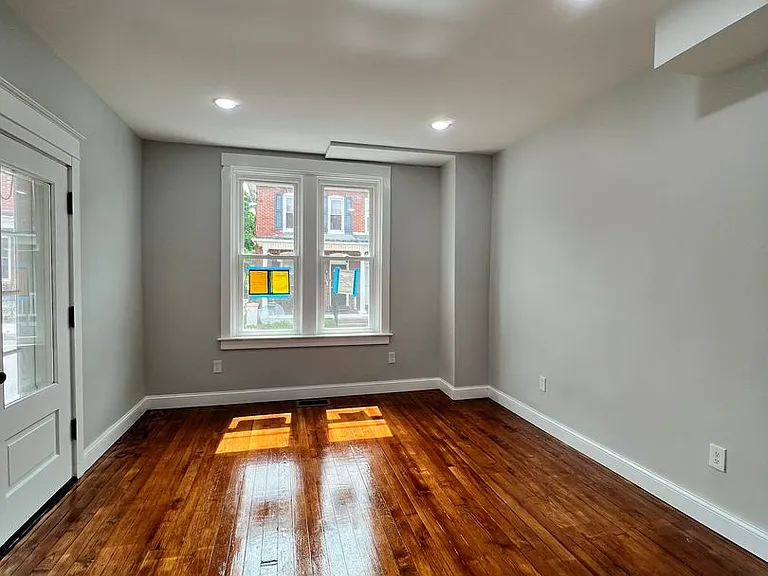 25 N Poplar St — Photo 10