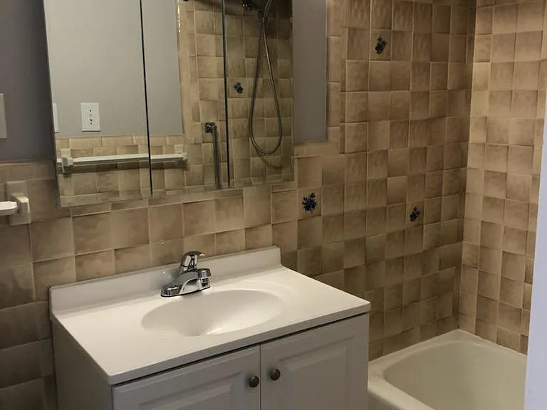 6 Mount Carmel Pl #1 — Photo 4