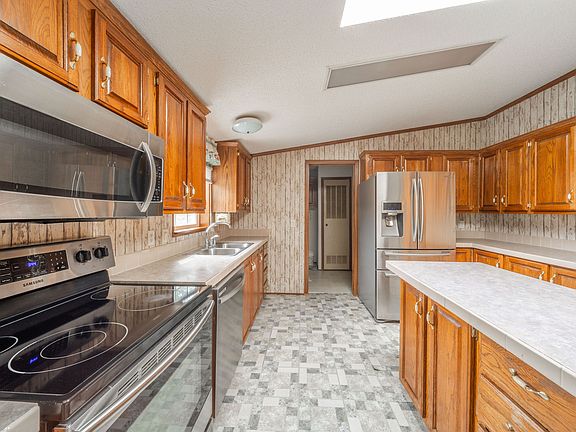 3rd image of 792 N County Road 275 E