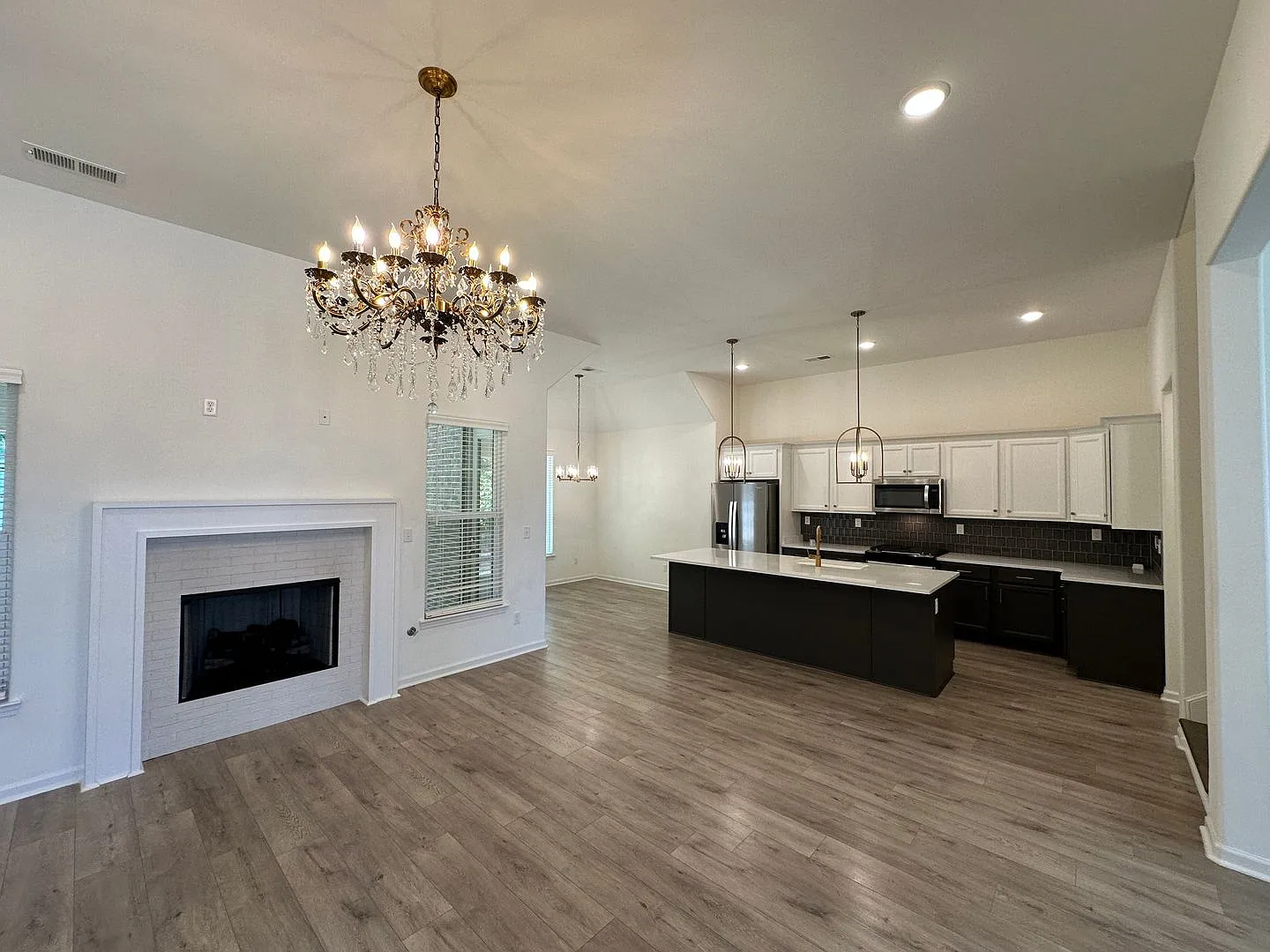 4 BR/ 3 BA Bartlett Home Available NOW! — Photo 3