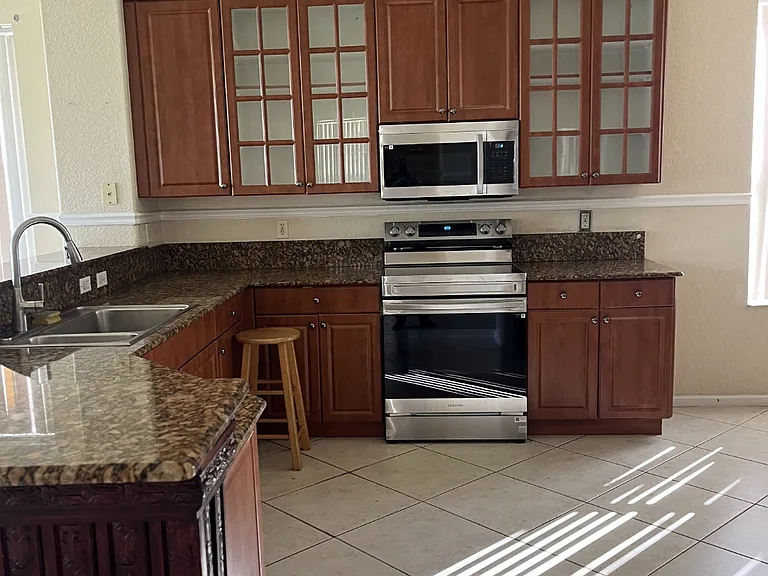 642 NW Stanford Ln — Photo 27