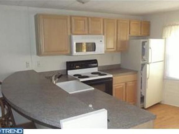 4th image of 66 Longwood Pl