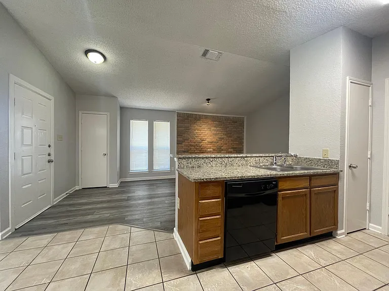 3403 S Meadow Dr — Photo 6