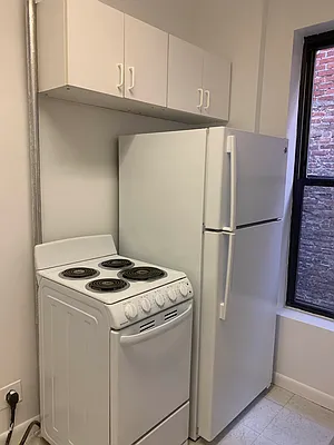 Rented by M.Grossman R.E. Management | media 16