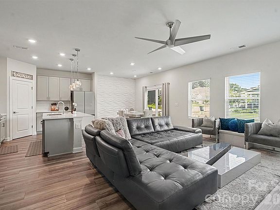 2nd image of 3514 Peach Cobbler St