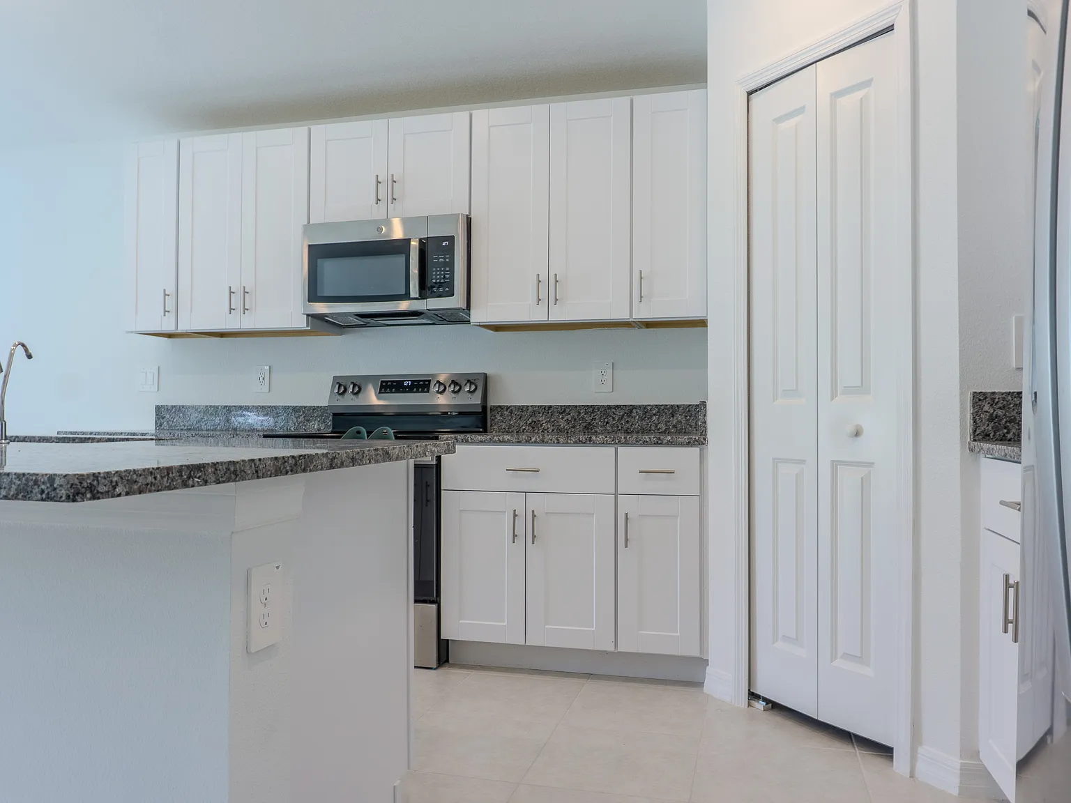 4 bed, 1916 sqft, $2,600 — Photo 4