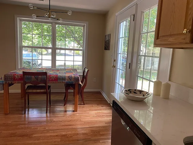 121 Sundrops Ct — Photo 9