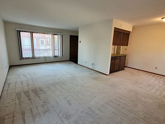 5th image of 621 3rd Ave N APT 6