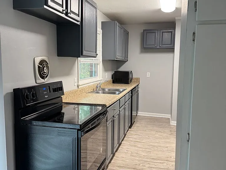 48 Edgemoor Dr — Photo 2