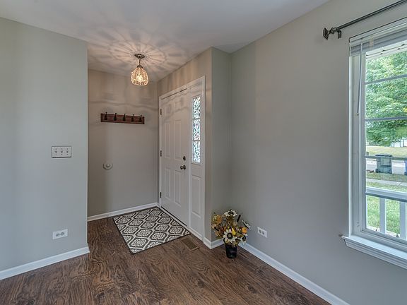 3rd image of 616 Fairview Ln