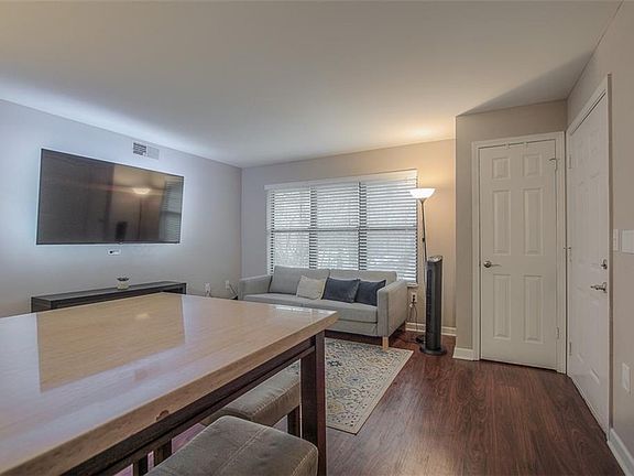 2nd image of 435 W 9th St APT 303
