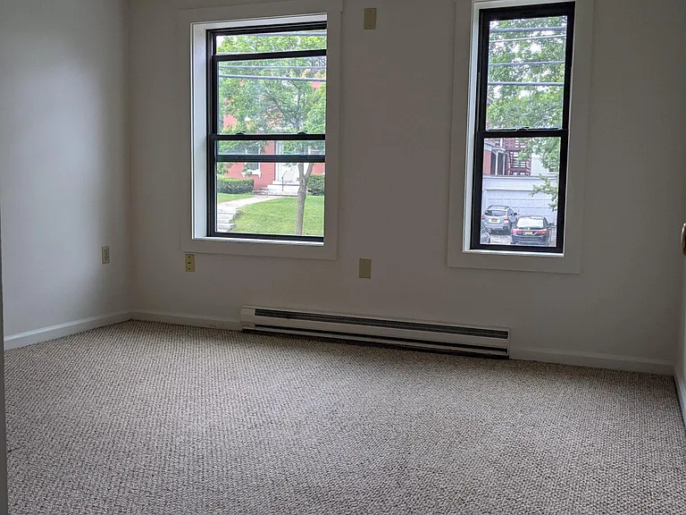 348 College St — Photo 73