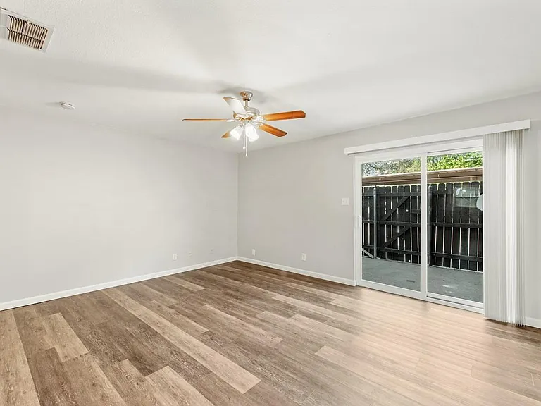 7700 Chapin Rd #5 — Photo 7