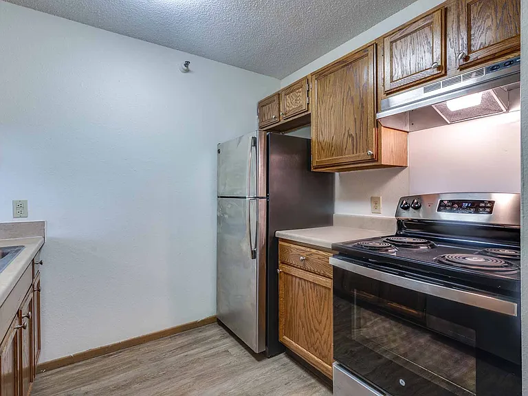 Woodland Park Apartments — Photo 14