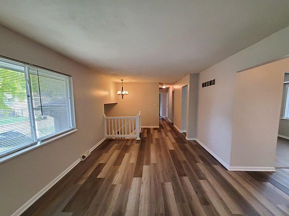 3rd image of 2932 S Sweet Briar Dr