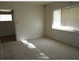 4th image of 800 E 25th St