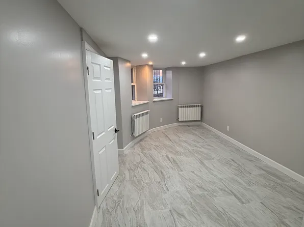 6111 Palmetto St #1L, Ridgewood, NY 11385