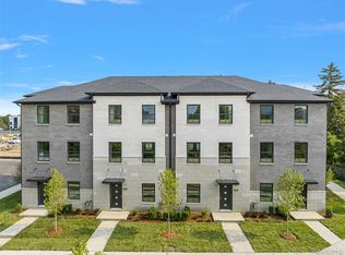 2853 Summers Pl, Troy, MI 48084