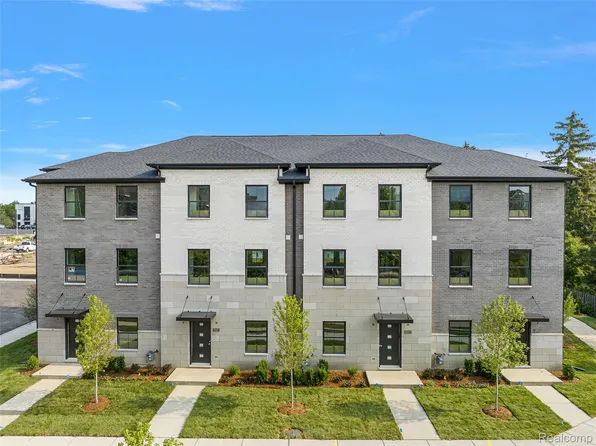 2841 Summers Pl, Troy, MI 48084