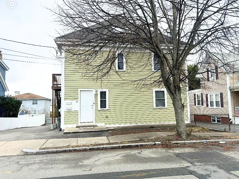 17 Proctor St #1 — Photo 2