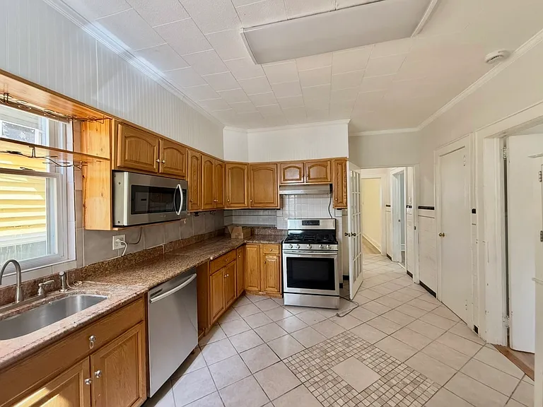 308 Davis Ave #2 — Photo 3