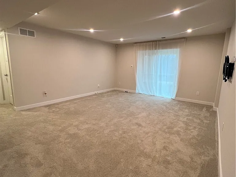 153 Melinda Ct — Photo 35