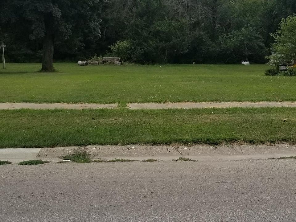 1st image of 710 6th Ave W