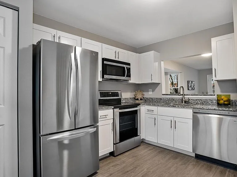 18728 Martins Landing Dr — Photo 5