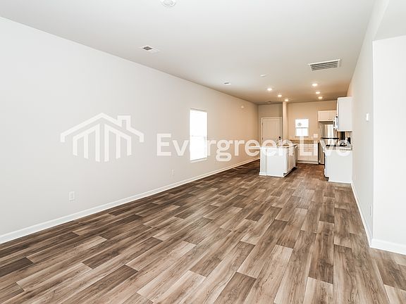 3rd image of 364 Pine Crest View Dr