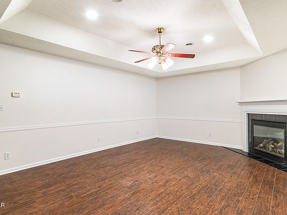3rd image of 139 Creekwood Way
