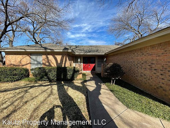 2nd image of 1907 Fox Hill Ct