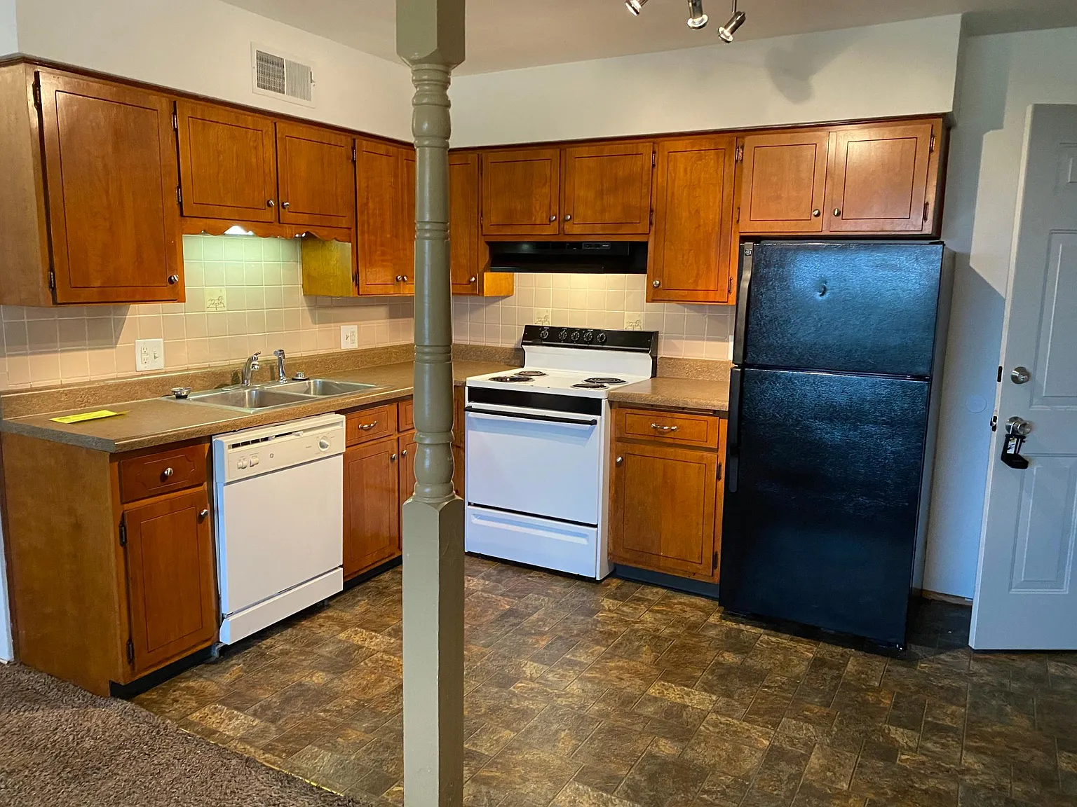 219 Anderson Ln — Photo 4