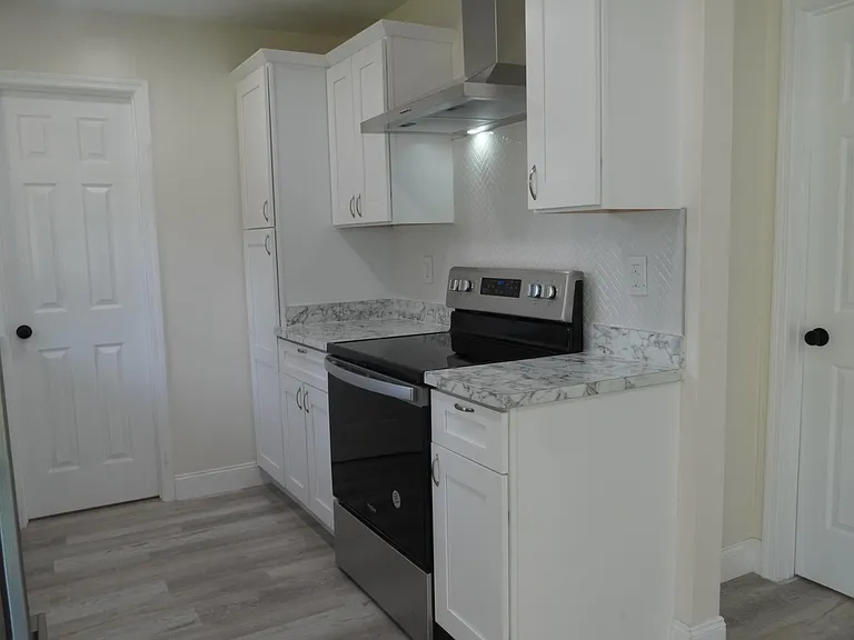 1419 Pembrook Dr — Photo 8
