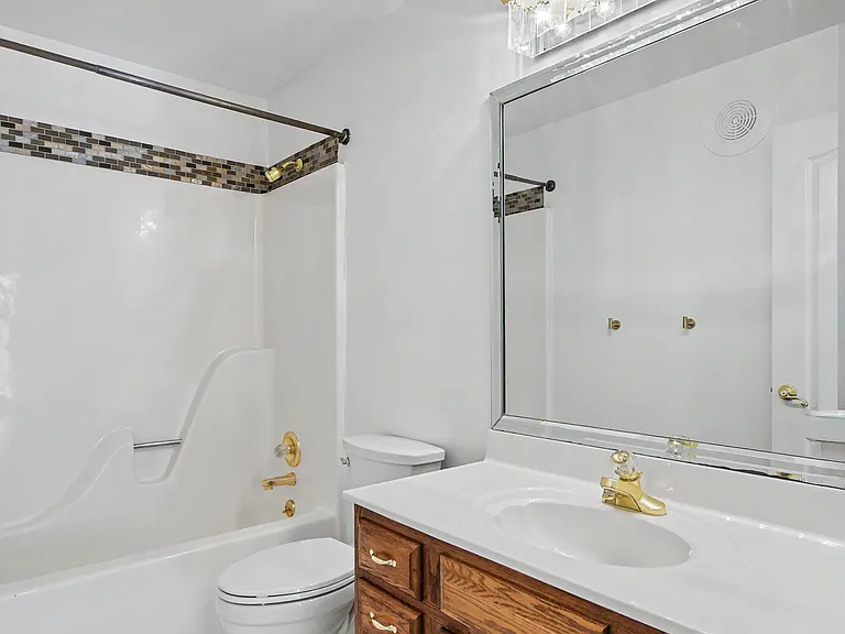 102 Lexington Ln — Photo 17