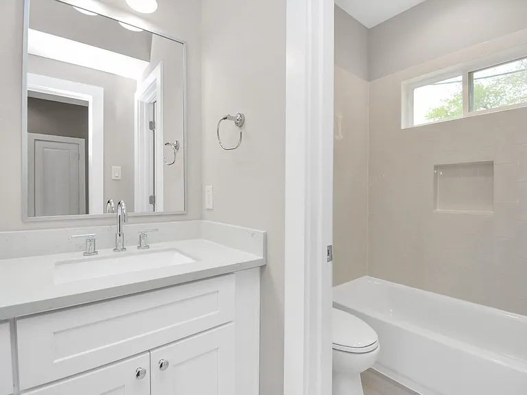 2903 Sherwood Green Ln — Photo 18