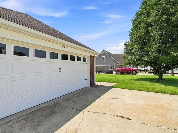 3rd image of 697 Bloomington Dr