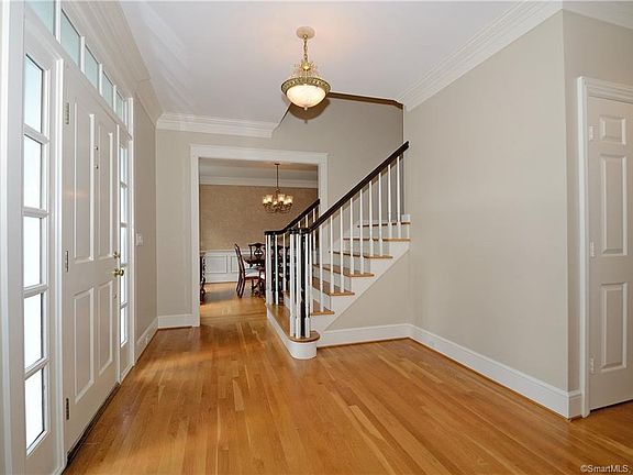 4th image of 107 Somerset Dr