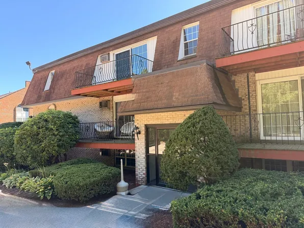 6 Williamsburg Ct Unit 4, Shrewsbury, MA 01545