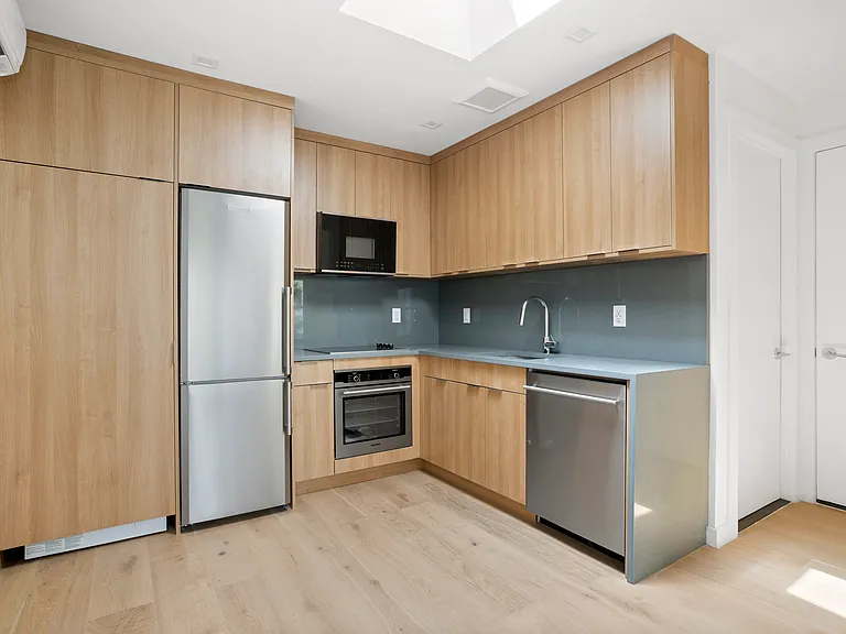329 Henry St #3F — Photo 3