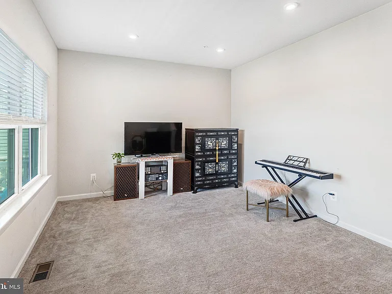 11241 Wheeler Ridge Dr — Photo 10