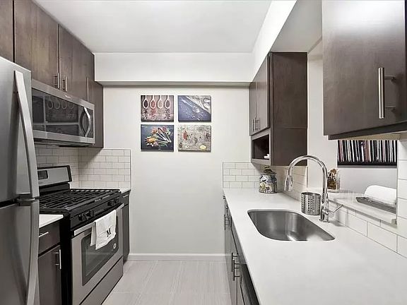 4th image of 2763 Morris Ave APT 206
