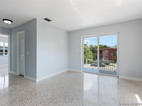 5th image of 518 NW 10th Ave APT 3